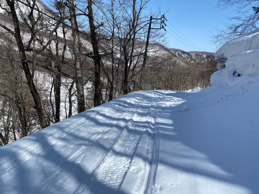 白馬乗鞍岳BC 金山沢 二股林道 北俣入堰堤付近