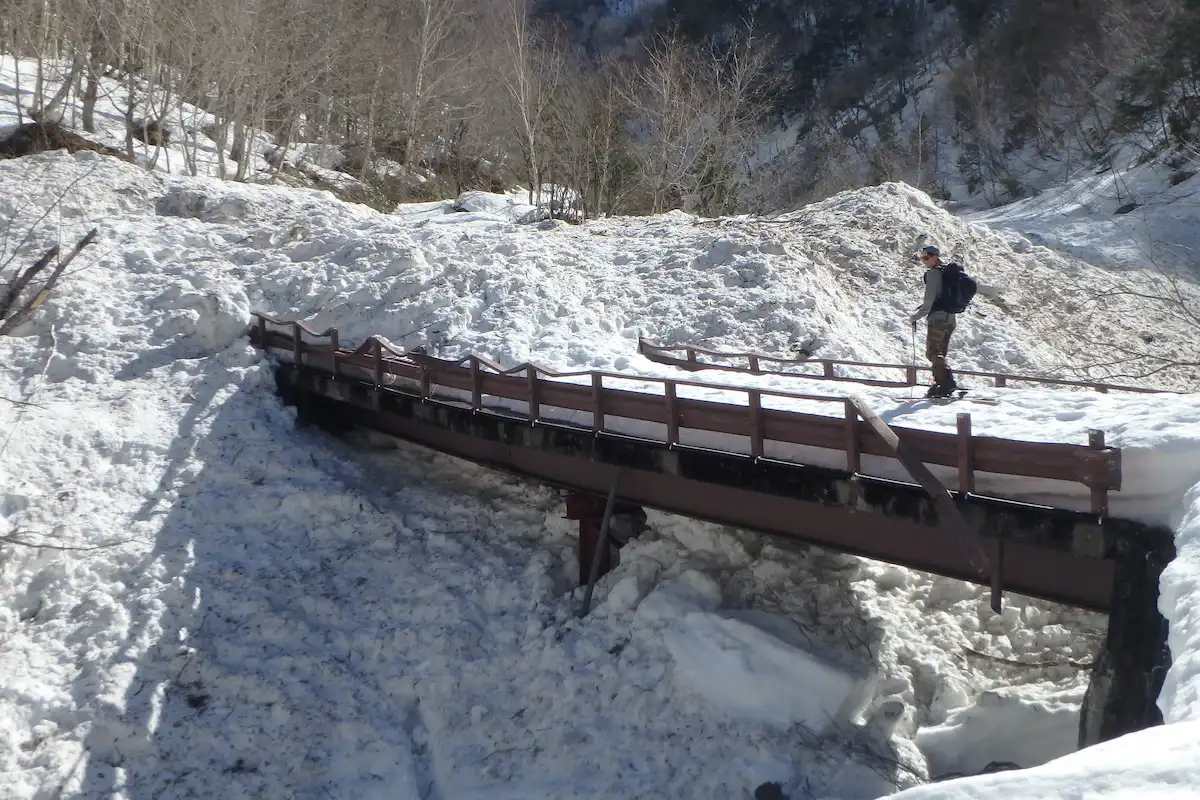 弓折岳BC 左俣林道 右岸に渡る橋