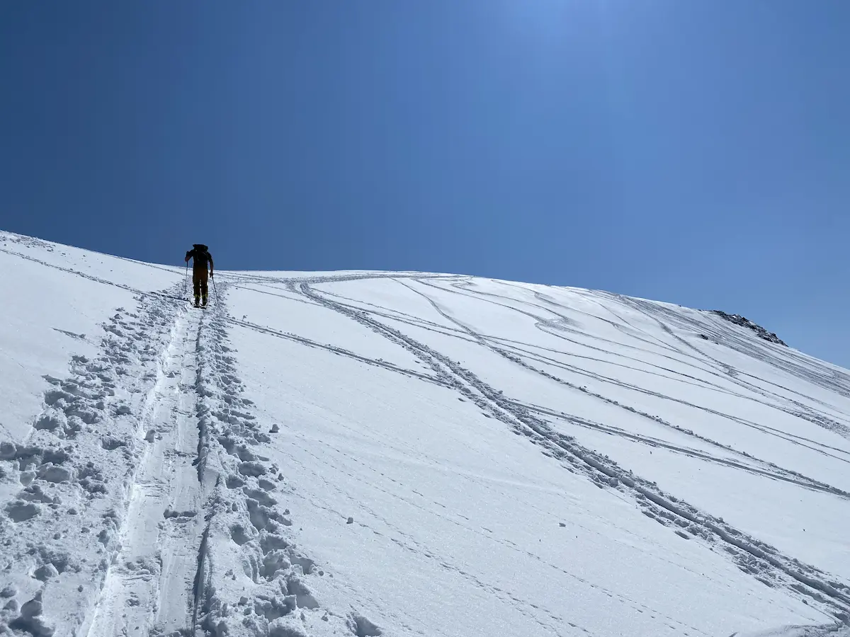 室堂山を目指してハイクアップ